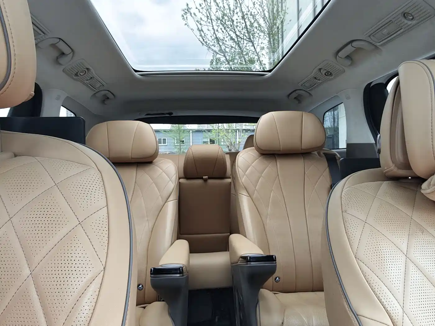 Denza D9 2022 DM-i 970 AWD Flagship фото 12