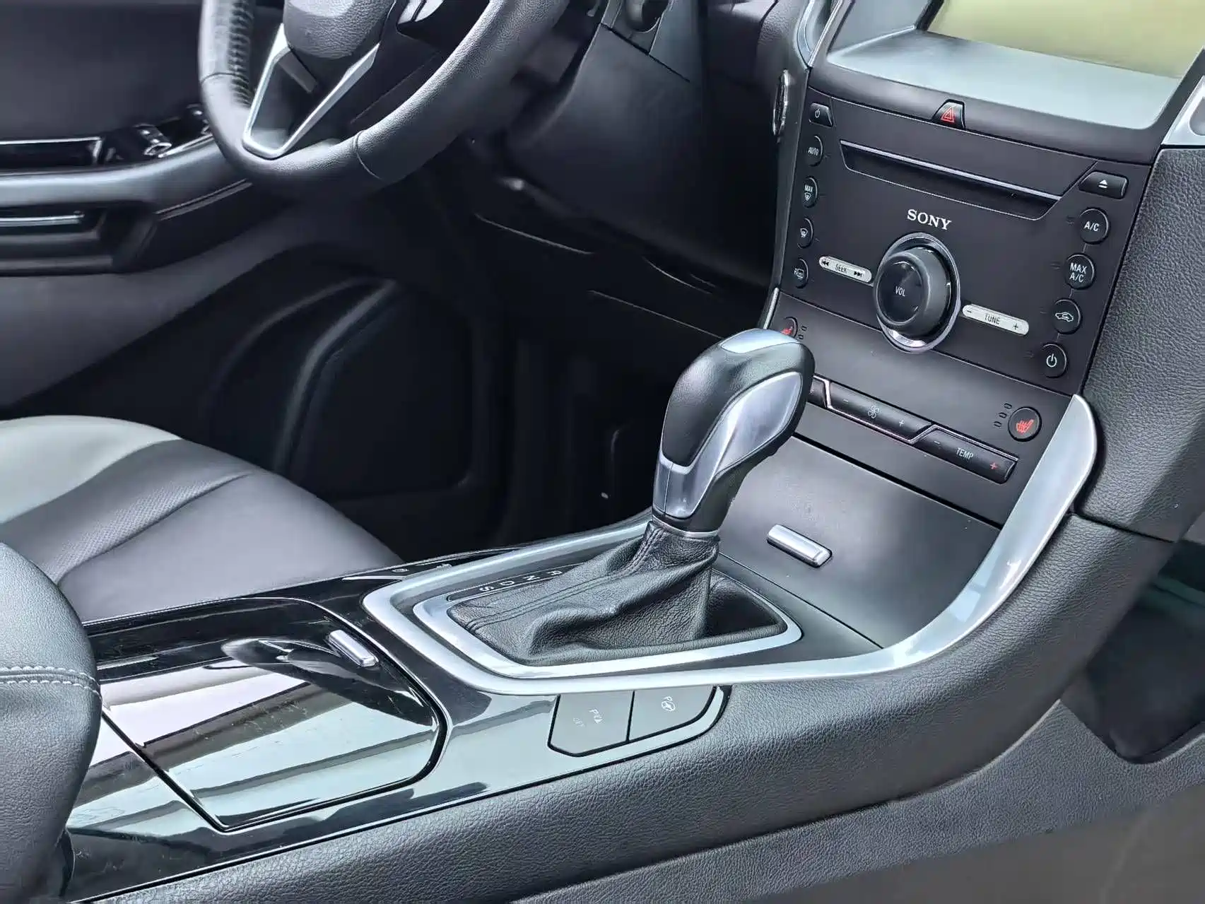 Фото 10 - Ford Edge
