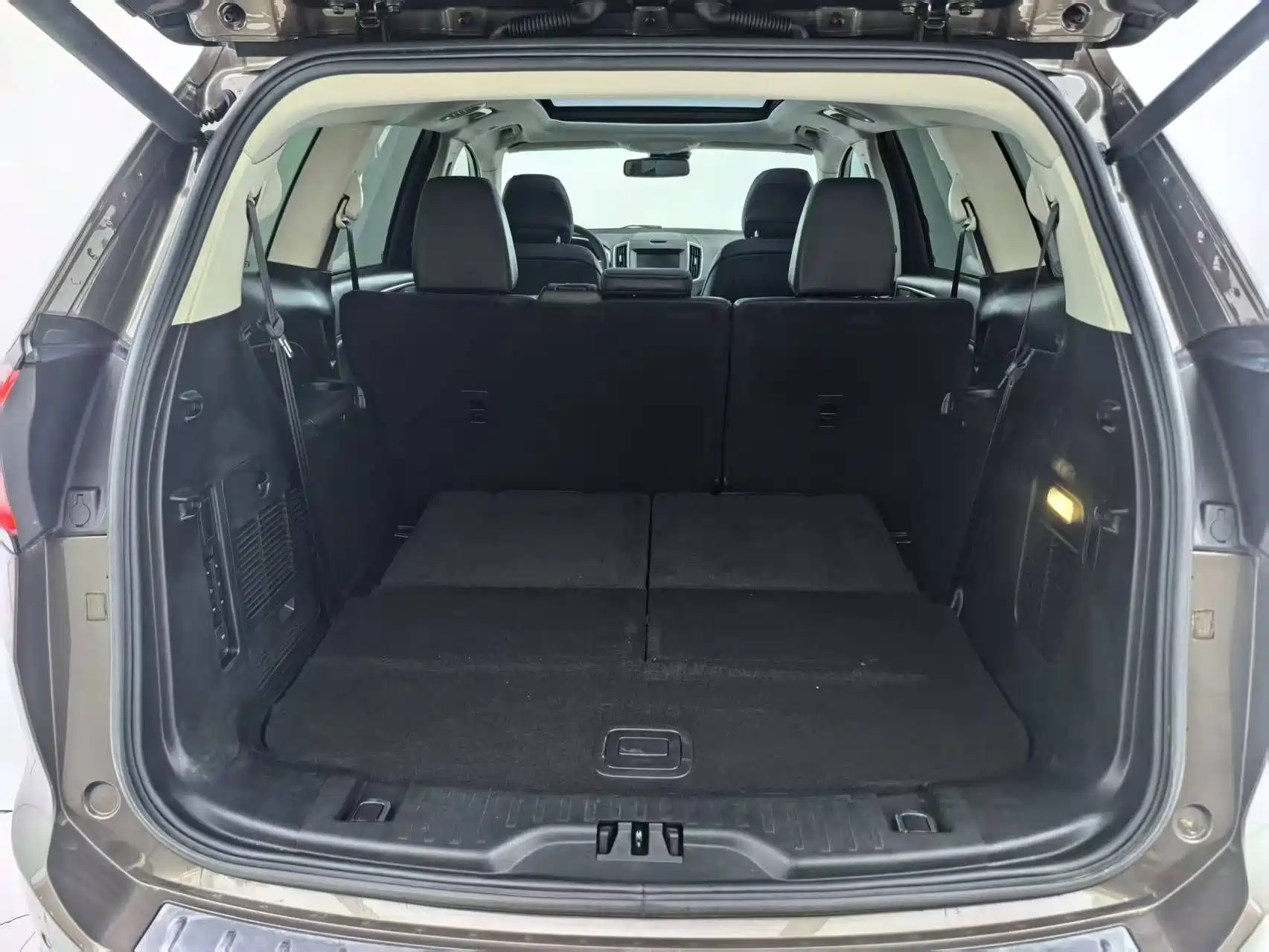 Фото 26 - Ford Edge