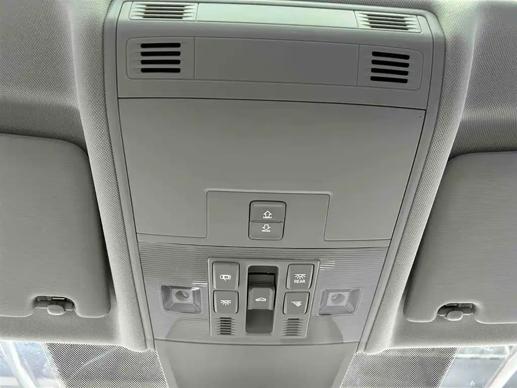 Volkswagen Tayron 2023 280TSI 2WD Luxury Plus Advanced Edition фото 8