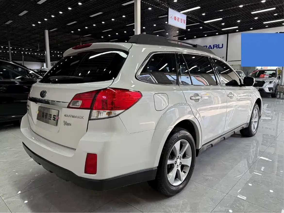 Subaru Outback 2013 2.5i Luxury Navigation Edition фото 7