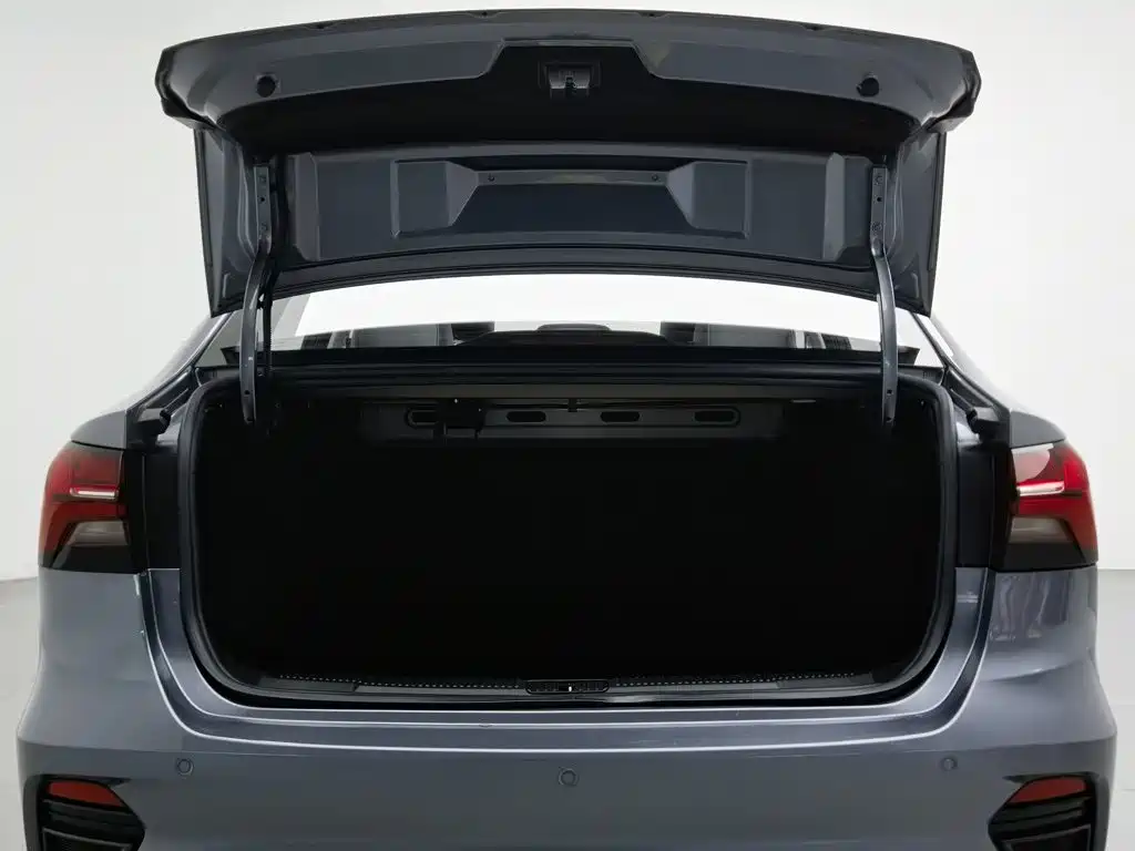 Photo 16 - Roewe i5