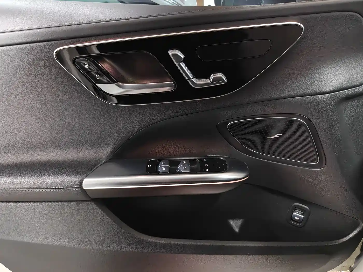 Mercedes-Benz C-Class 2022 C 260 L Night Sport Edition фото 5
