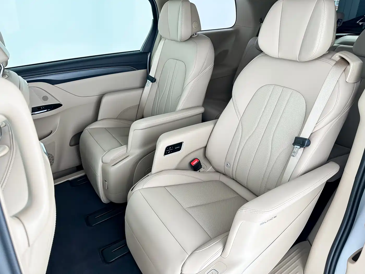Buick GL8 New Energy 2025 Land Honor Premium Edition 7-Seater фото 12