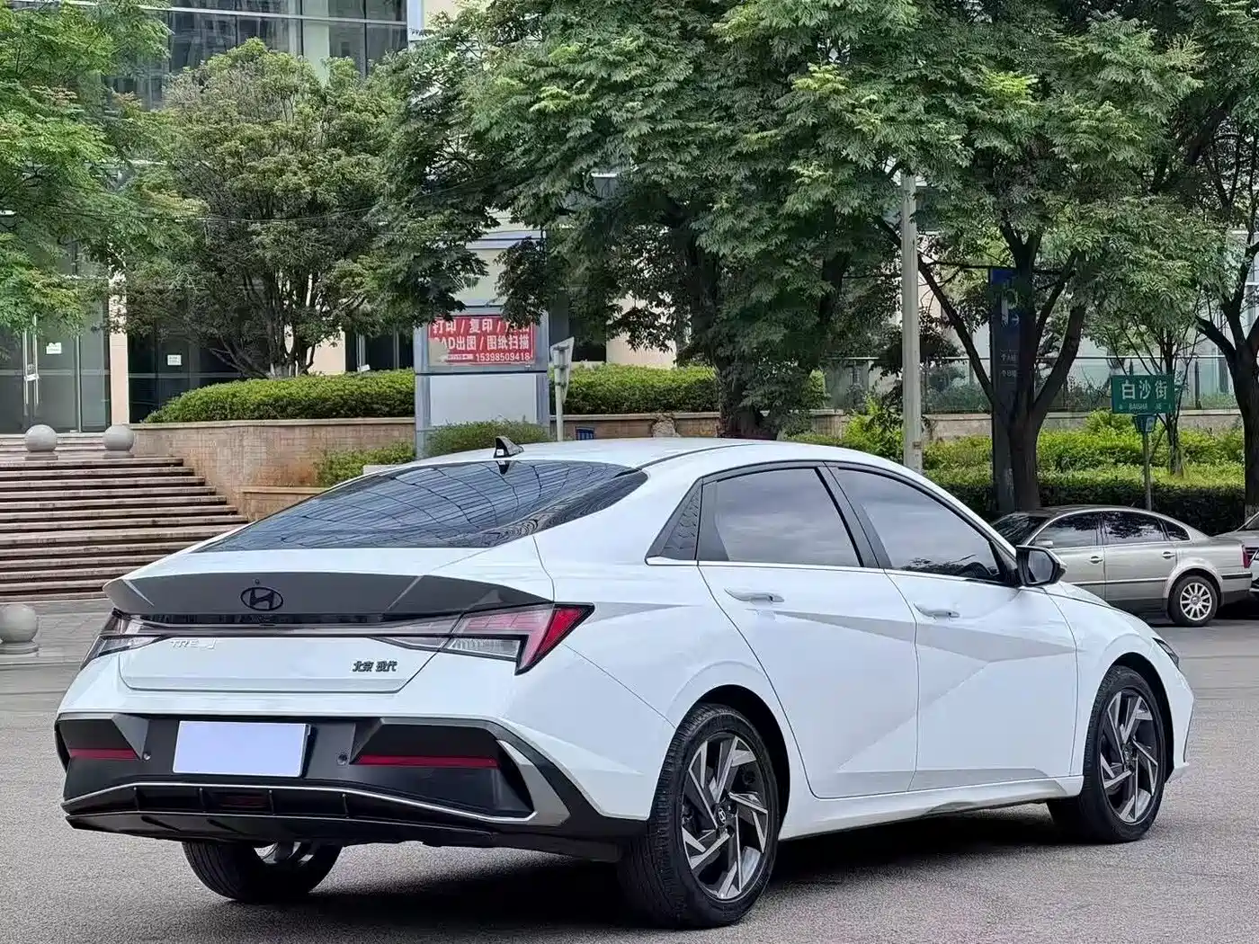 Photo 9 - Hyundai Elantra