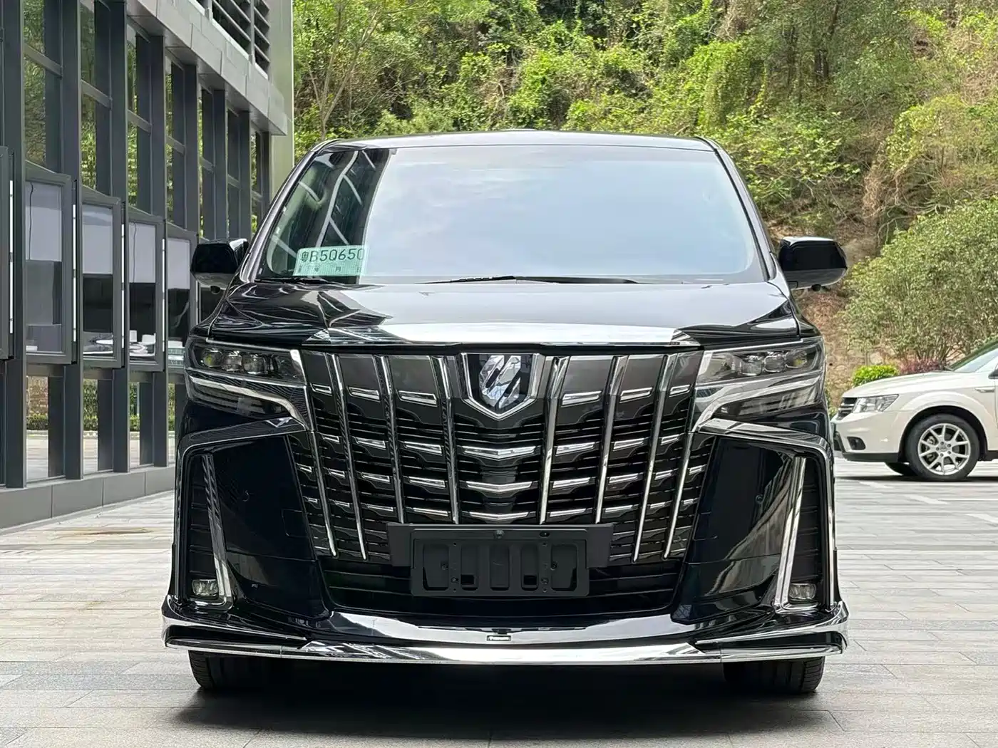 Toyota Alphard 2012 3.5L Luxury Edition фото 2