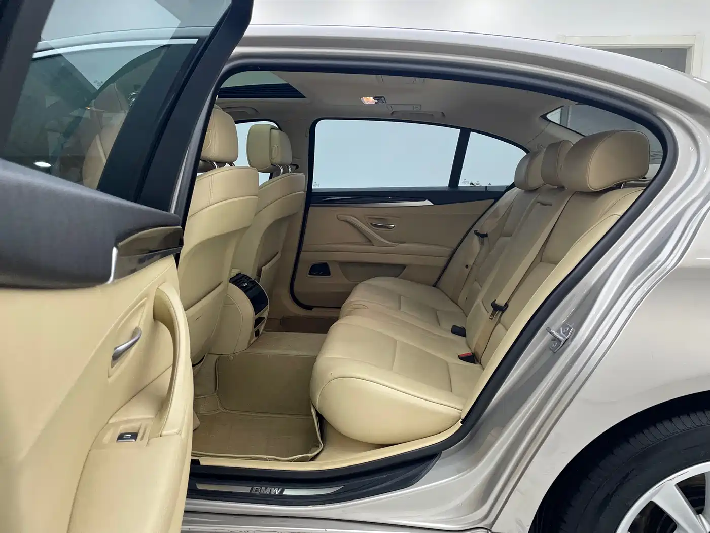 BMW 5 Series 2013 520Li Elegance фото 6