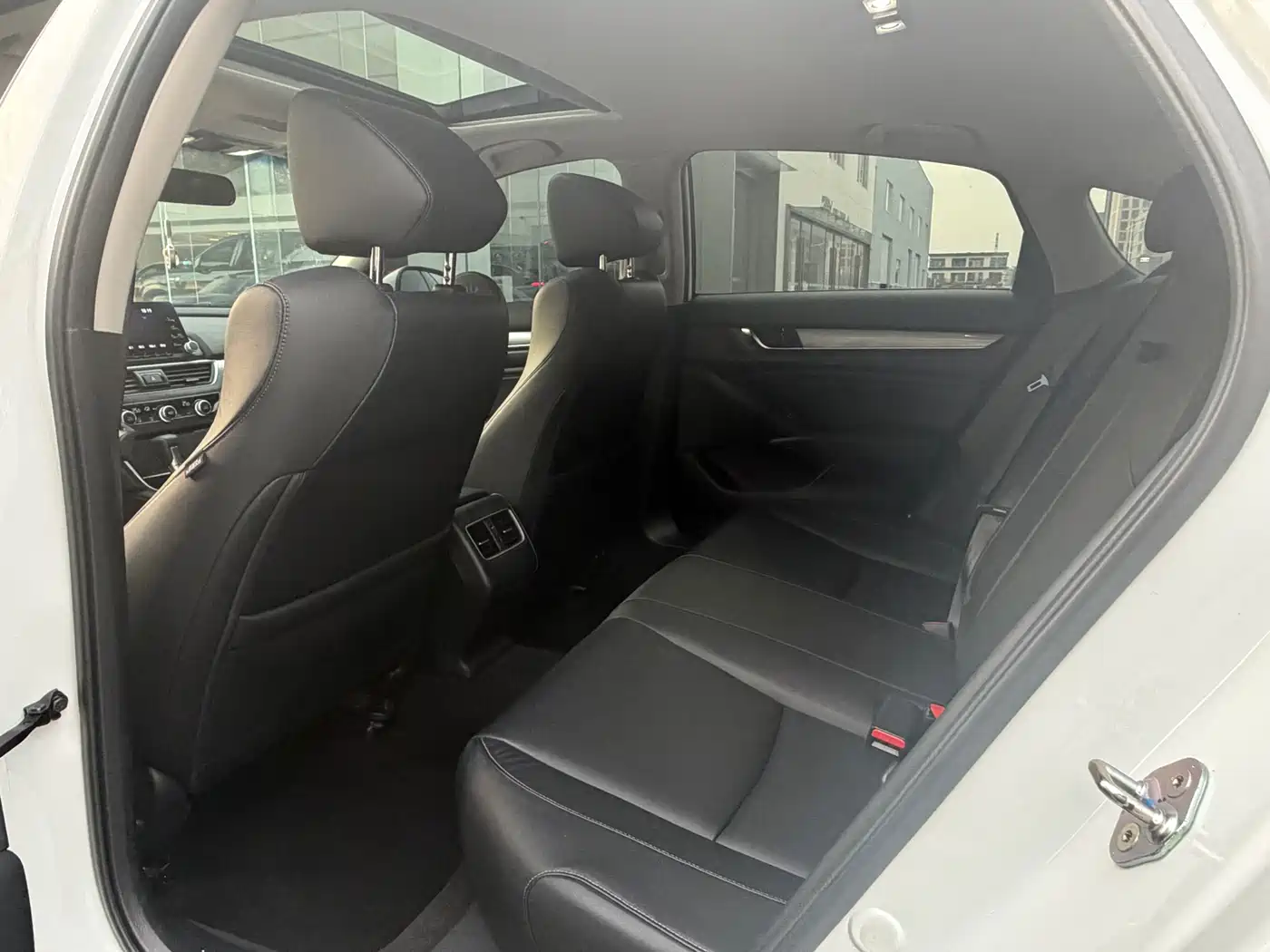 Photo 8 - Honda Accord