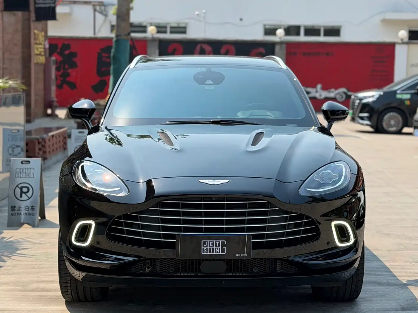 Aston Martin DBX 2021 4.0T V8 Silk Road Splendor