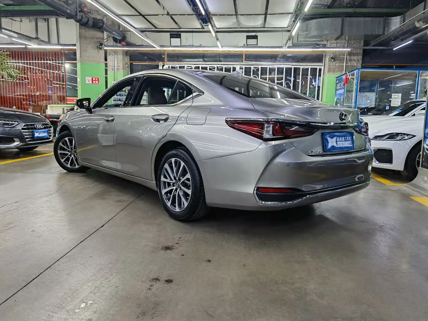 Lexus ES 2021 200 Excellence Edition фото 6