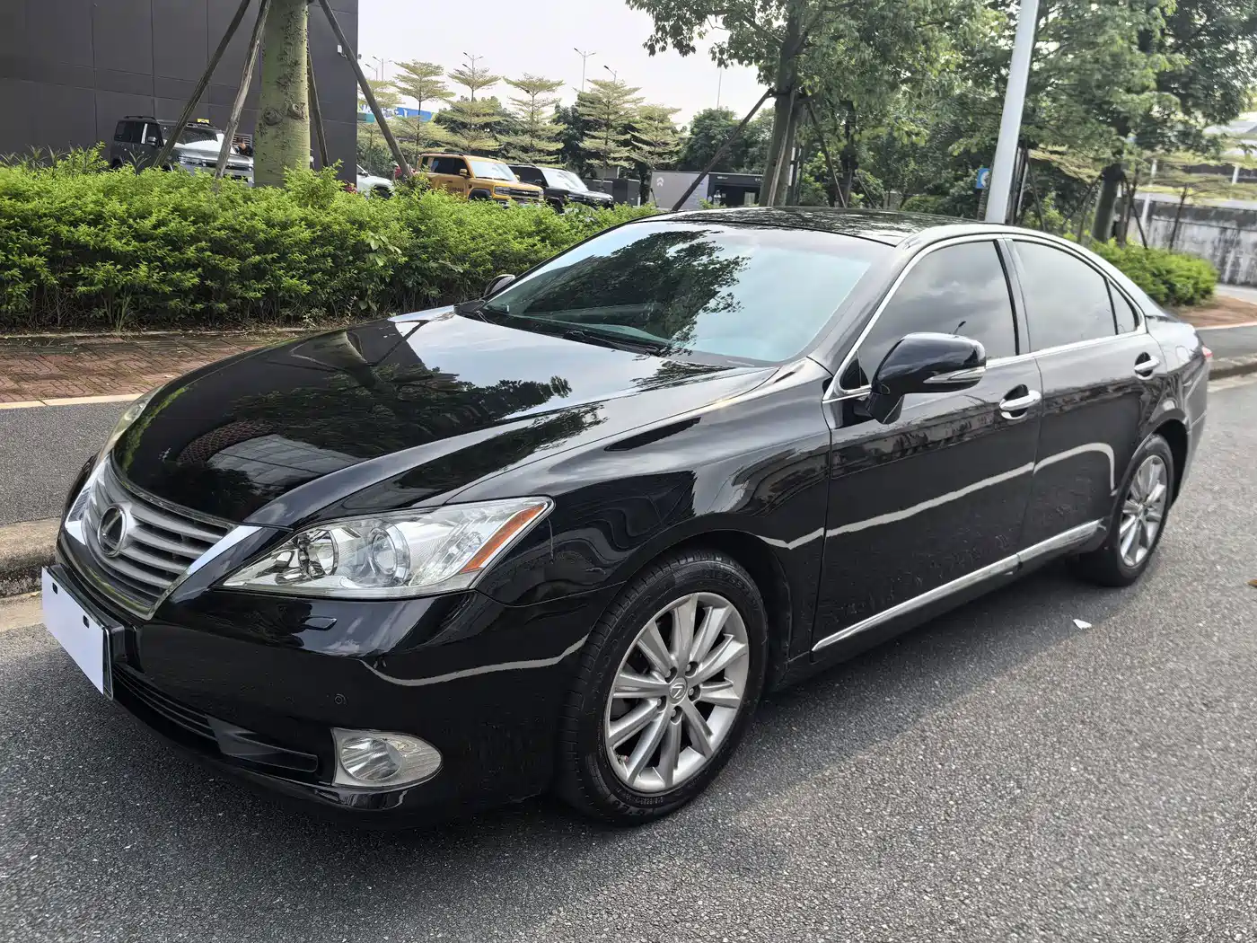 Фото 1 - Lexus ES