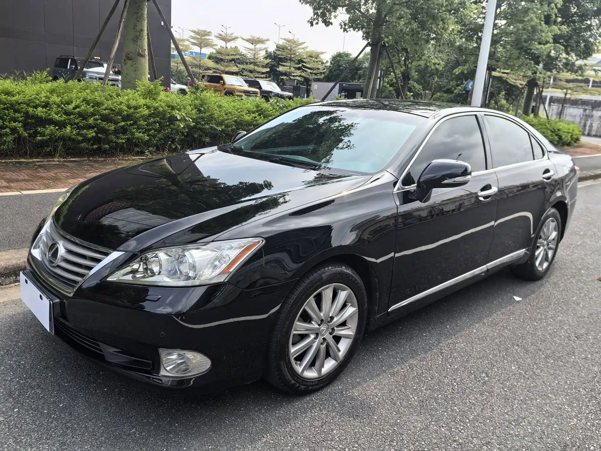 Photo 1 - Lexus ES