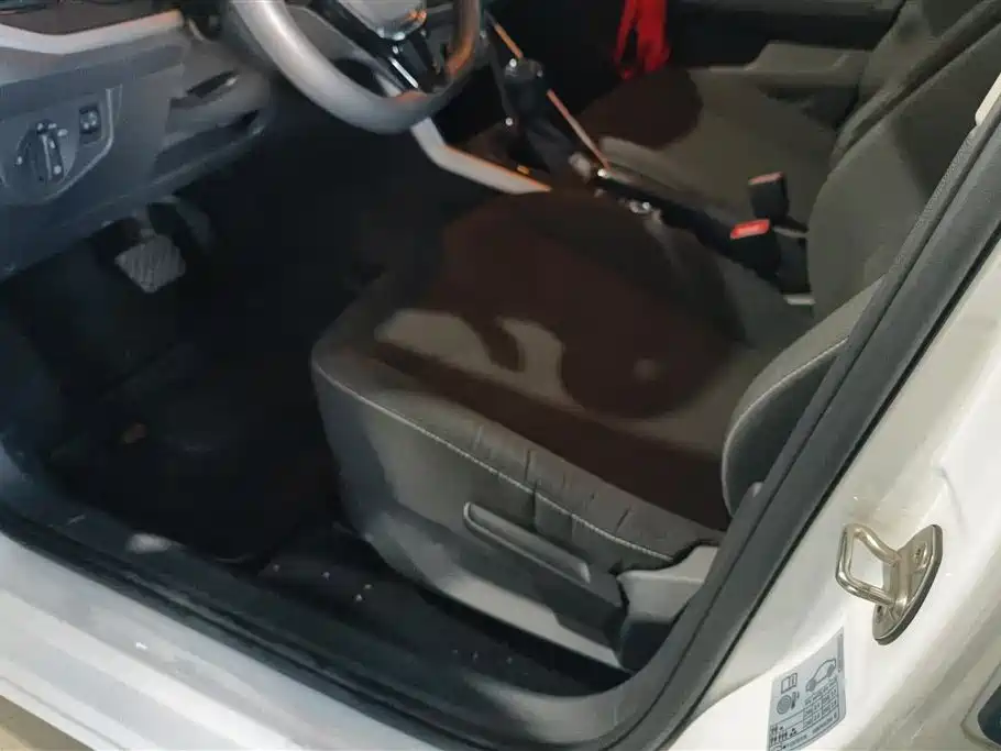 Volkswagen Polo 2023 Plus 1.5L Automatic Panorama Enjoyment Edition фото 9