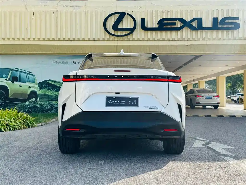 Lexus RZ 2023 450e 4WD Deluxe фото 8