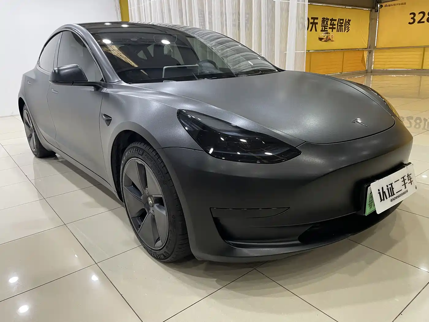 TESLA MODEL 3