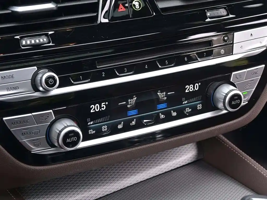BMW 6 Series GT 2019 630i M Sport Grand Tourer Edition фото 8