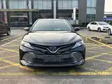 Фото 2 - Toyota Camry