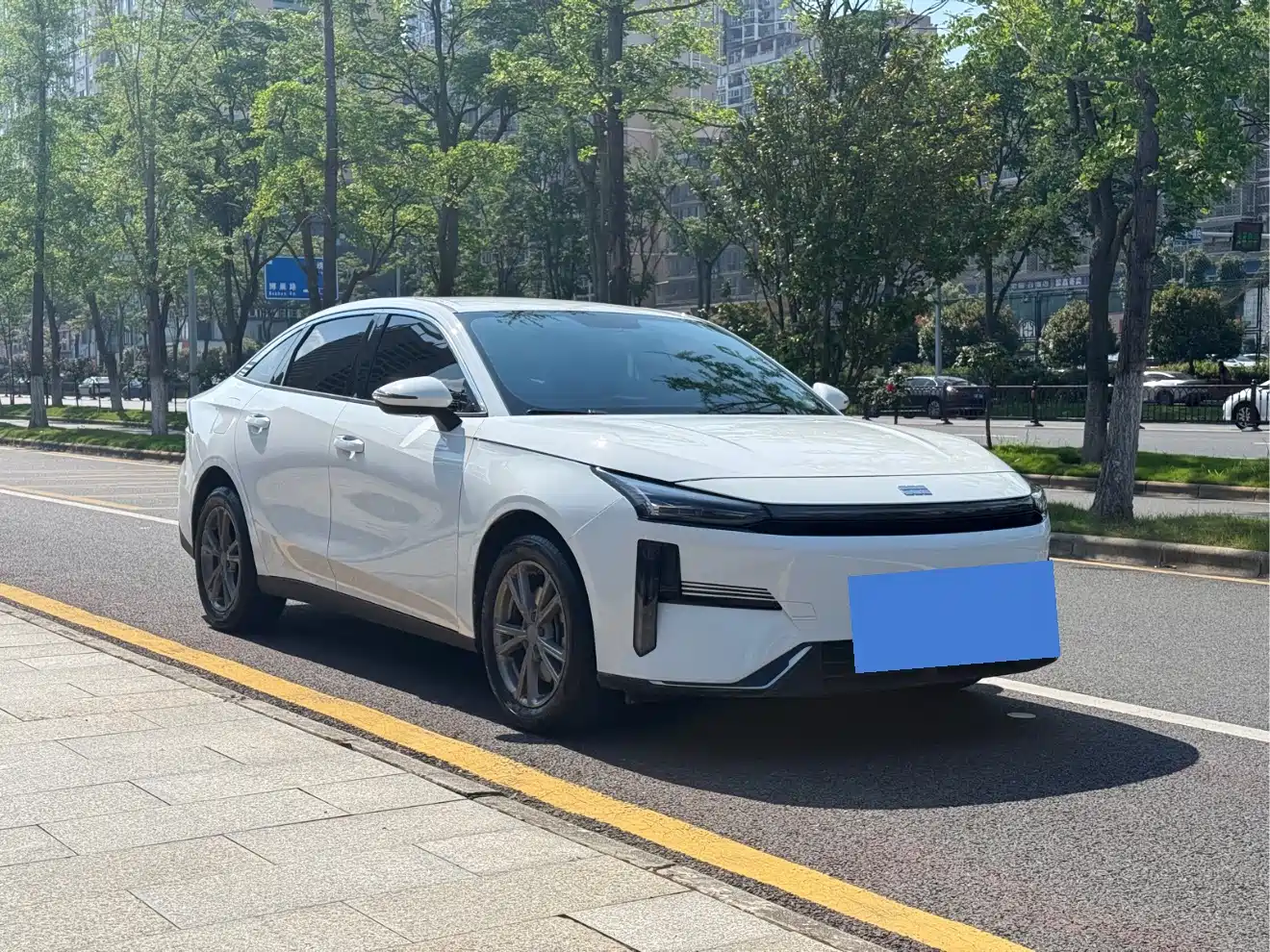 Geely Galaxy Galaxy L6 2025 EM-i 140km Voyage Edition фото 3