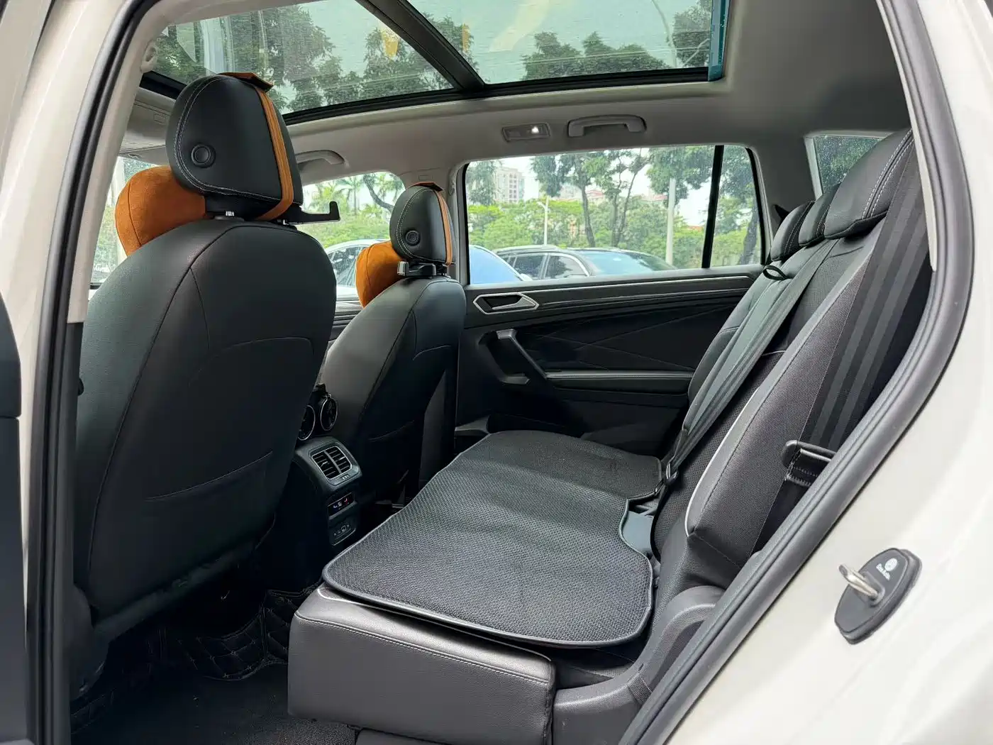 Volkswagen Tiguan L 2022 380TSI Automatic 4WD R-Line Cross Edition 7-Seater фото 6