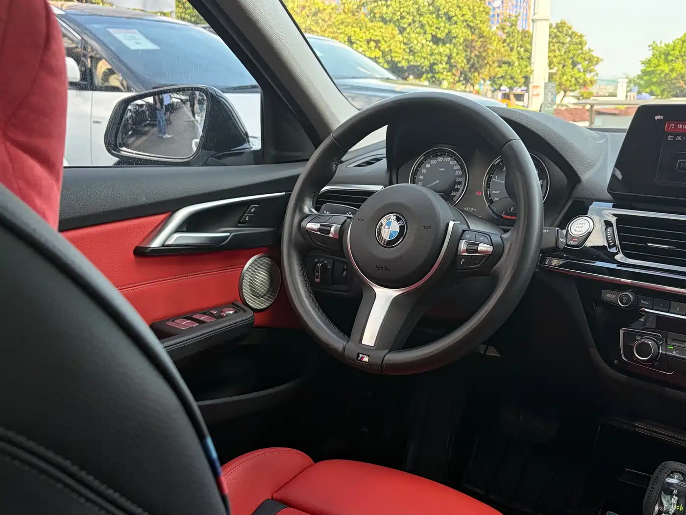 BMW 1 Series 2021 125i M Sport Black Night Edition фото 18