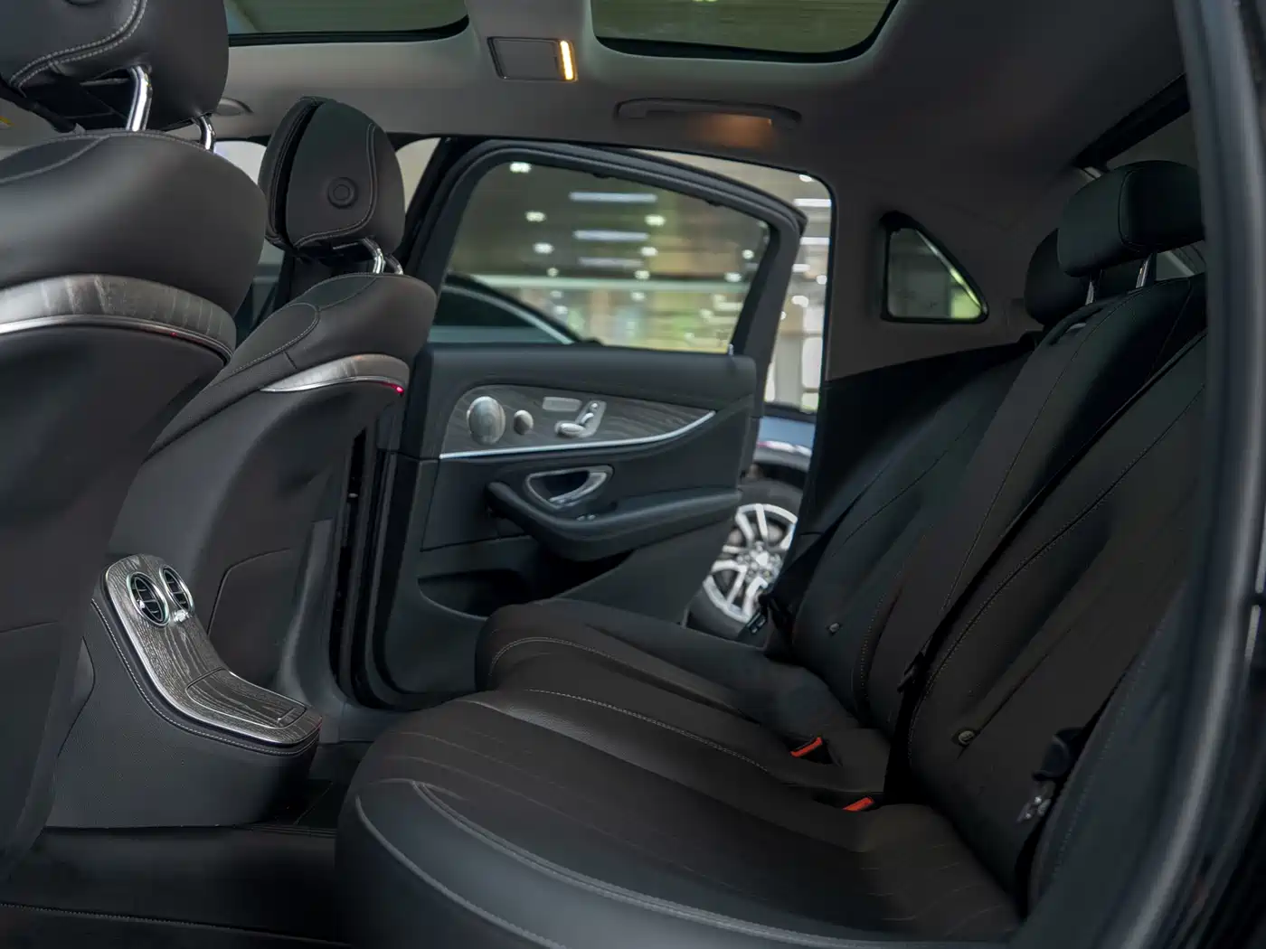 Mercedes-Benz E-Class 2022 Facelift III E 300 L Luxury фото 12