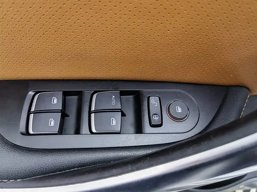 BYD Song 2016 1.5TI Manual Luxury фото 9