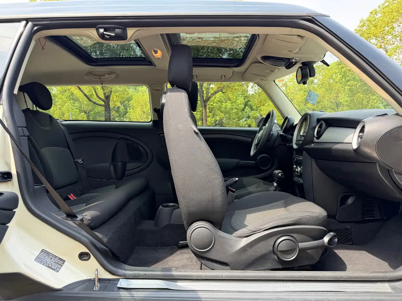 MINI CLUBMAN 2015 2011 1.6L ONE