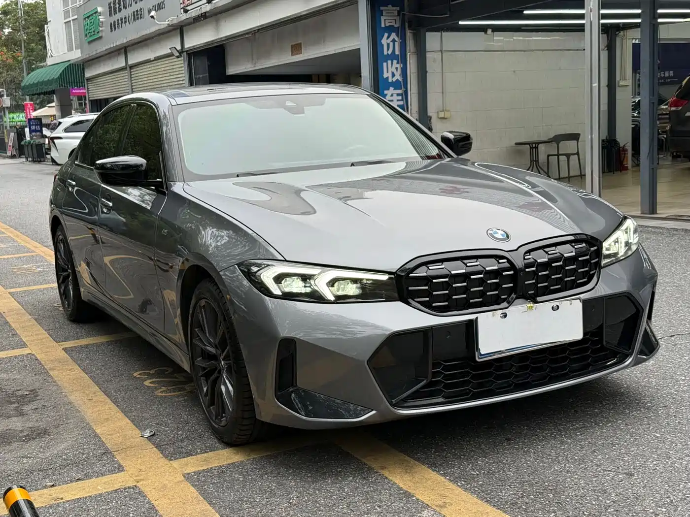 BMW 3 Series 2023 325Li M Sport Black Night Package фото 4
