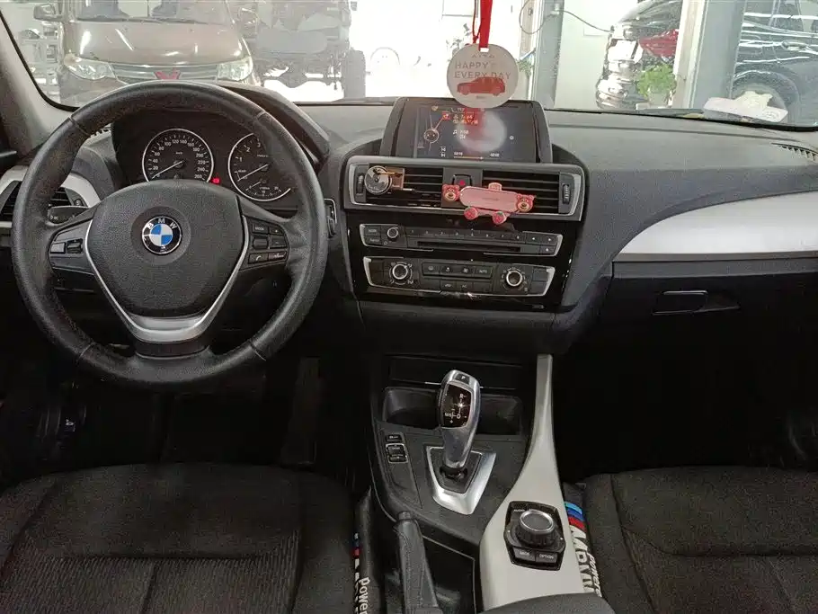 BMW 1 Series (Import) 2016 118i Leading фото 12