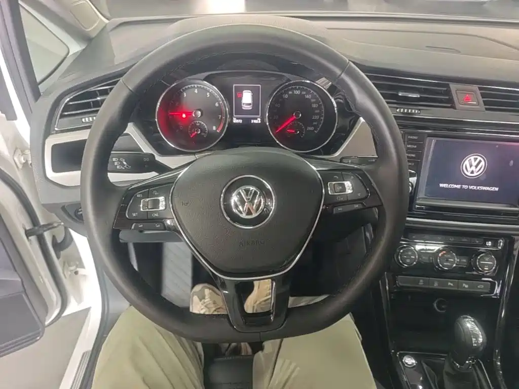 Фото 11 - Volkswagen Touran