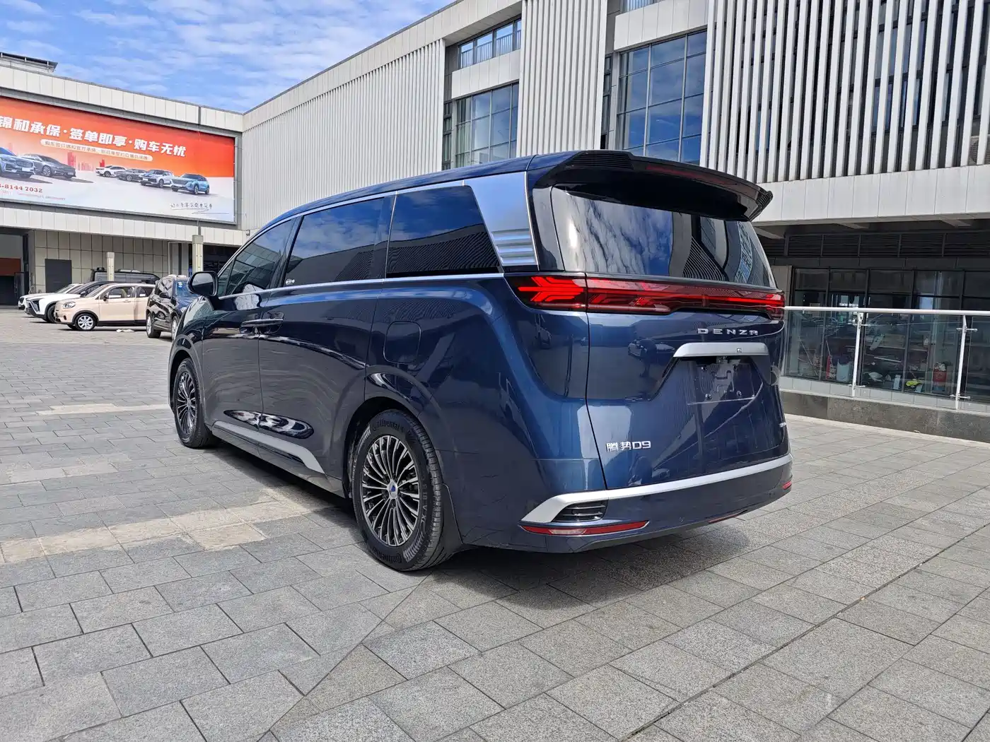 Denza D9 2022 DM-i 970 All-Wheel Drive Honor Edition фото 11