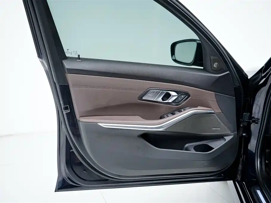 BMW 3 Series 2021 325Li M Sport Night Edition фото 25