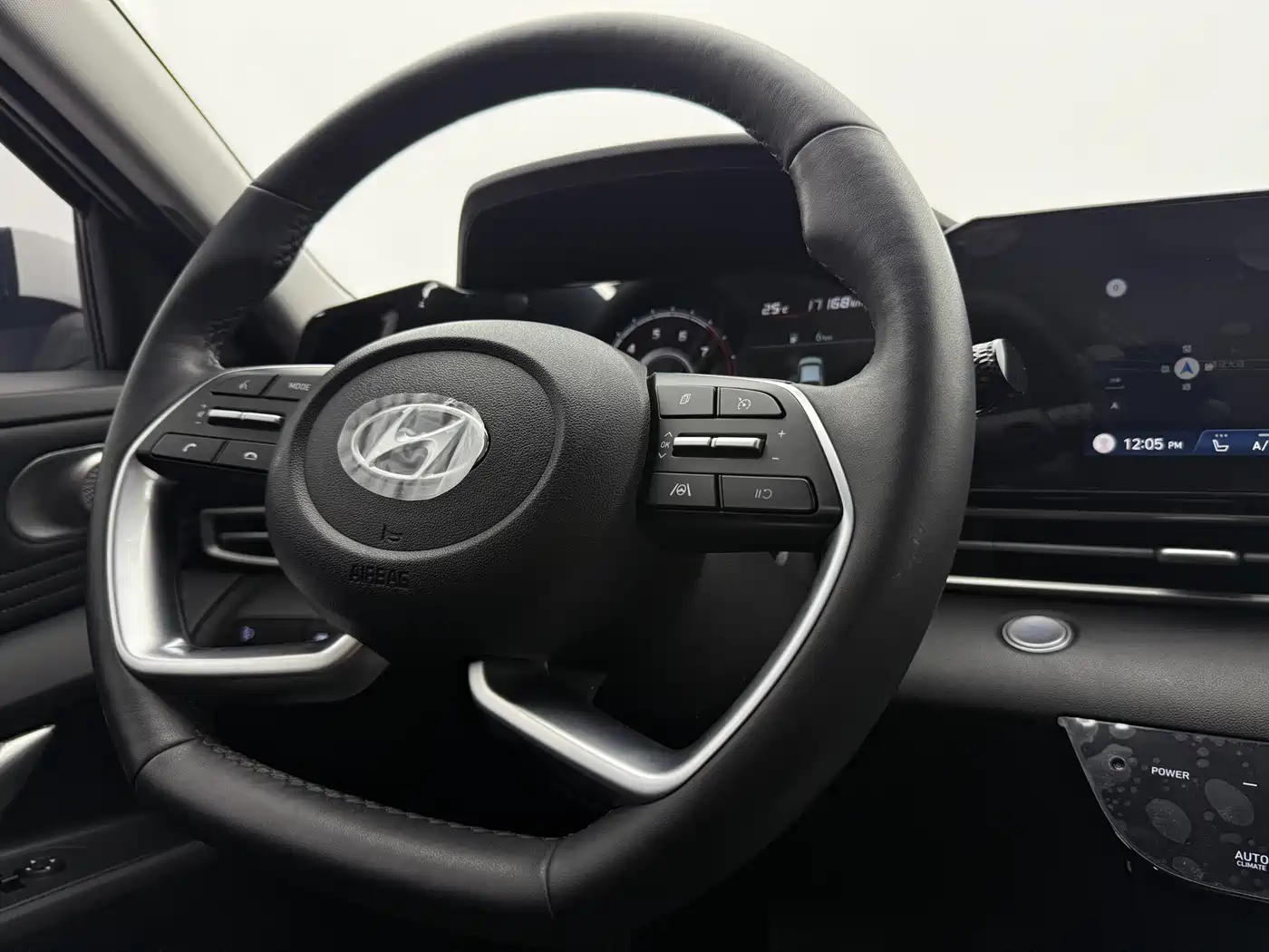 Hyundai Elantra 2023 Model 1.5L CVT LUX Premium Edition фото 12