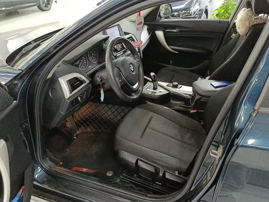 BMW 1 Series (Import) 2016 118i Leading фото 9