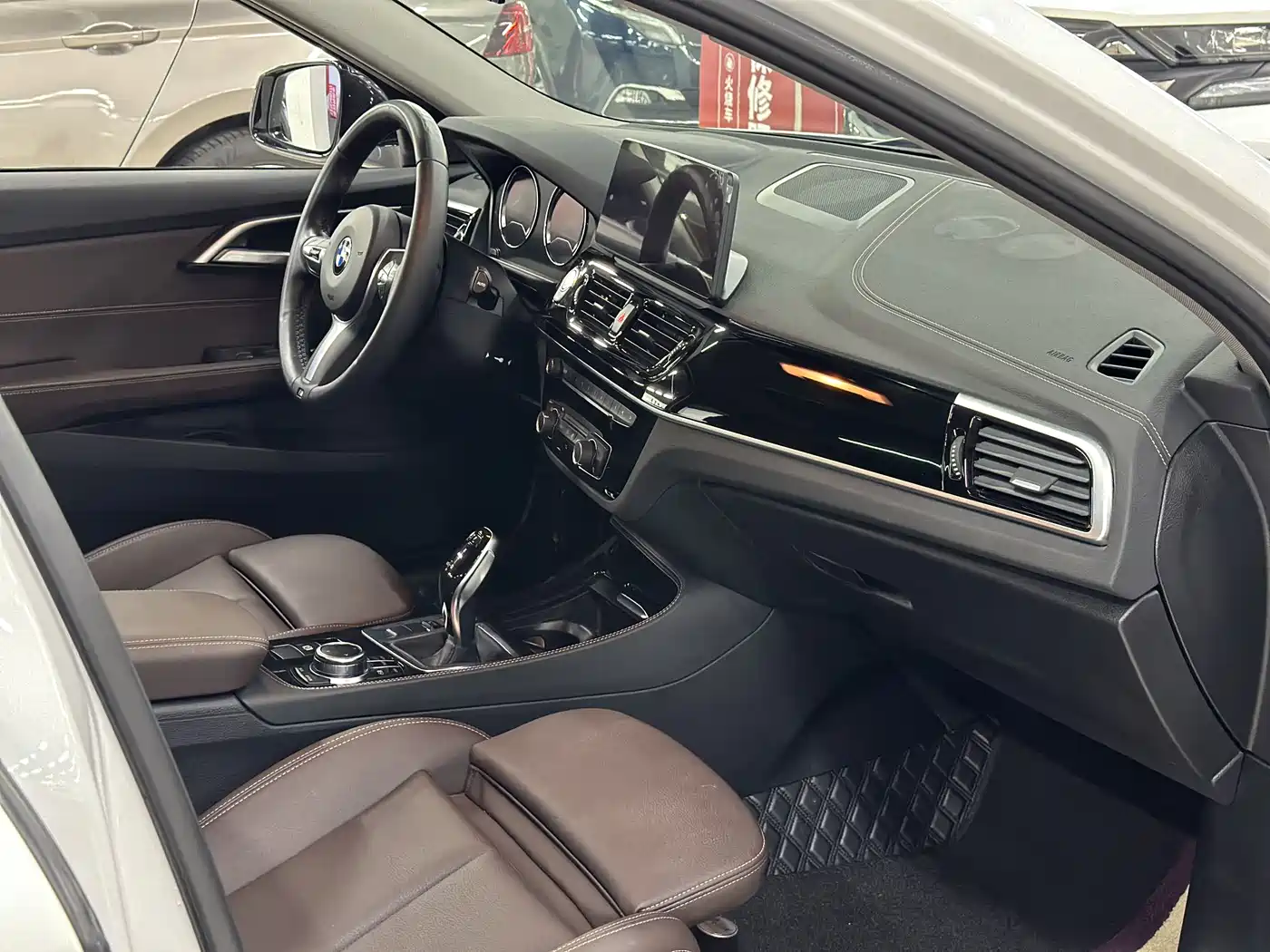 BMW 1 Series 2023 120i M Sport Shadow Edition фото 23