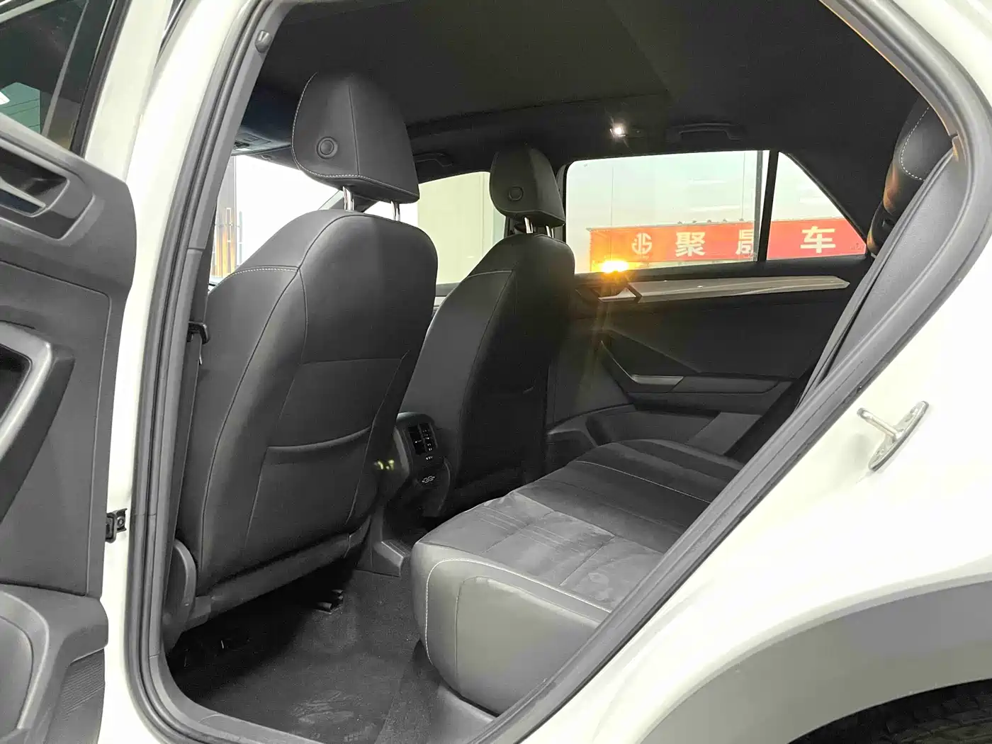 VOLKSWAGEN T ROC EXPLORING SONGS