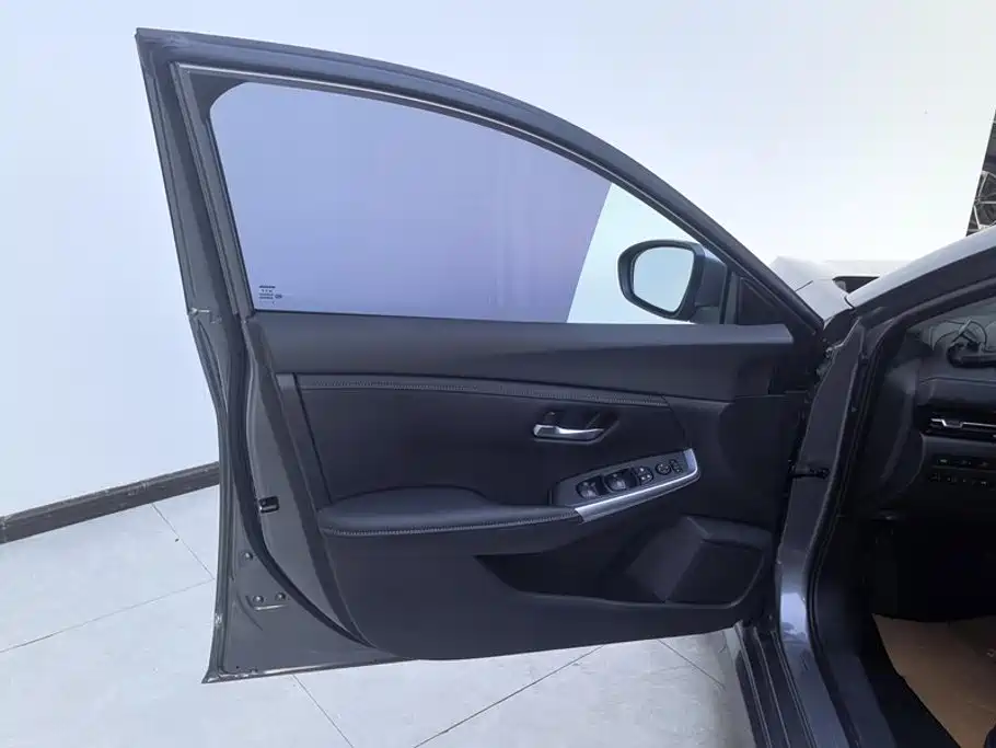 Nissan SYLPHY, миниатюра 7