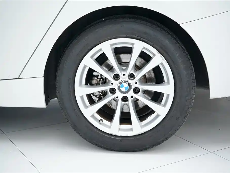 BMW 3 Series GT 2017 320i Fashion фото 22