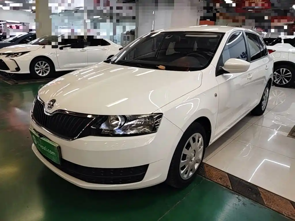 Škoda Skoda Rapid Spaceback 2017 2016 Facelift 1.6L Automatic Forward Edition