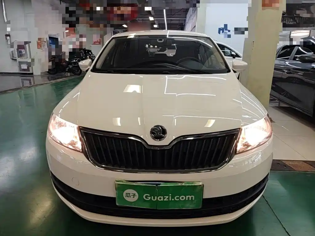Škoda Skoda Rapid Spaceback 2017 2016 Facelift 1.6L Automatic Forward Edition