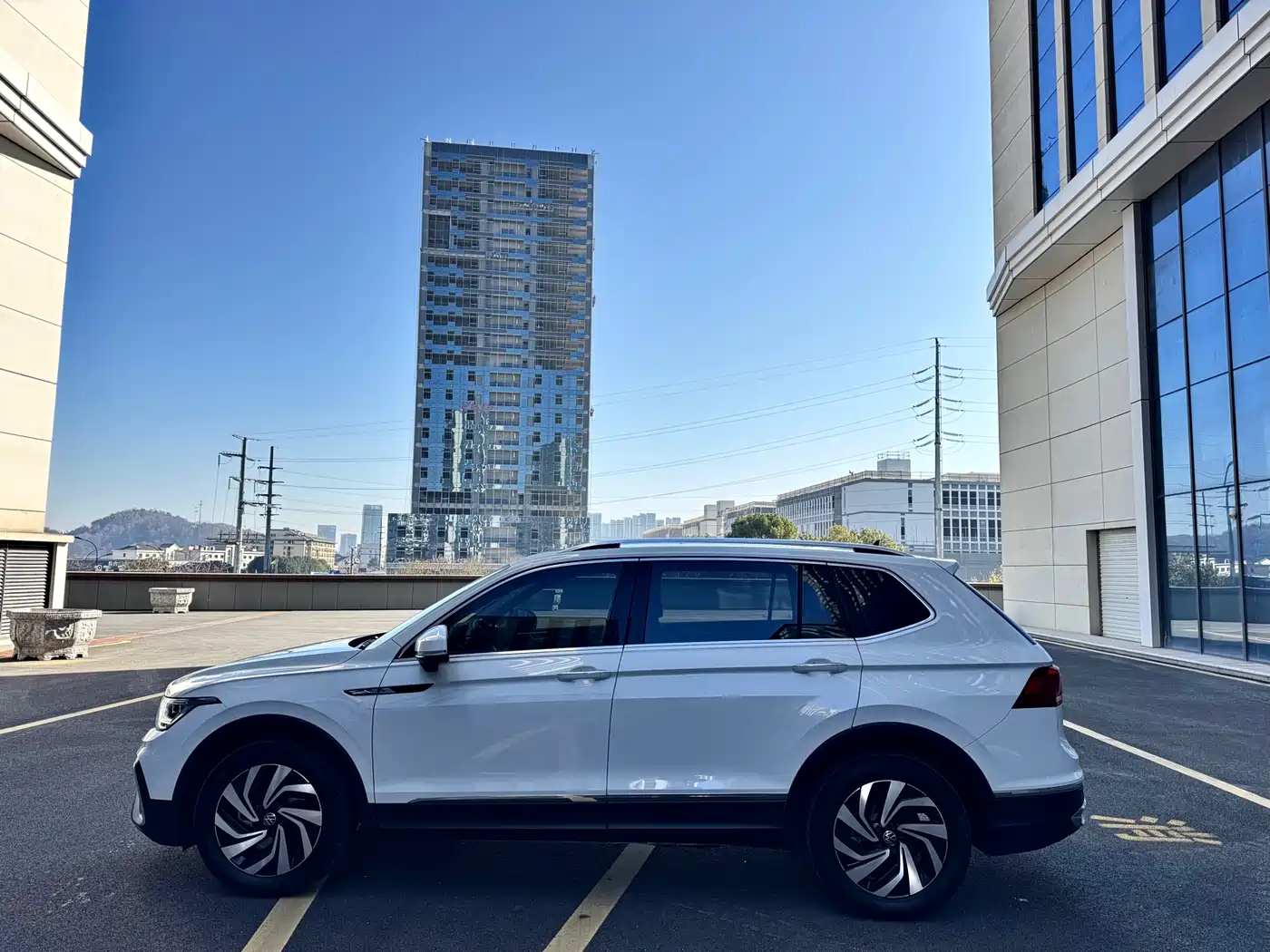 Volkswagen Tiguan L 2022 330TSI Automatic 2WD Smart Edition фото 7