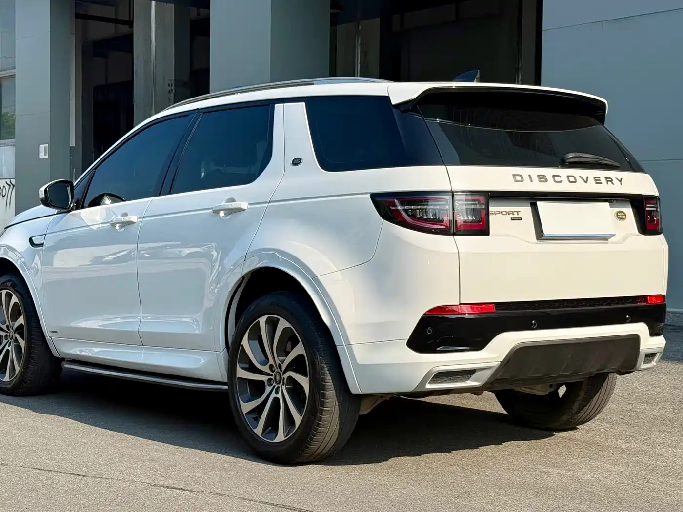 Land Rover Discovery Sport 2022 Model 249PS R-Dynamic SE Performance Tech Edition 5-Seater фото 16