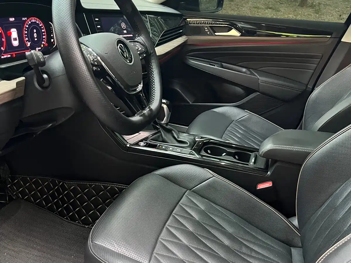 Volkswagen Passat 2021 Model 330TSI Luxury Edition фото 13
