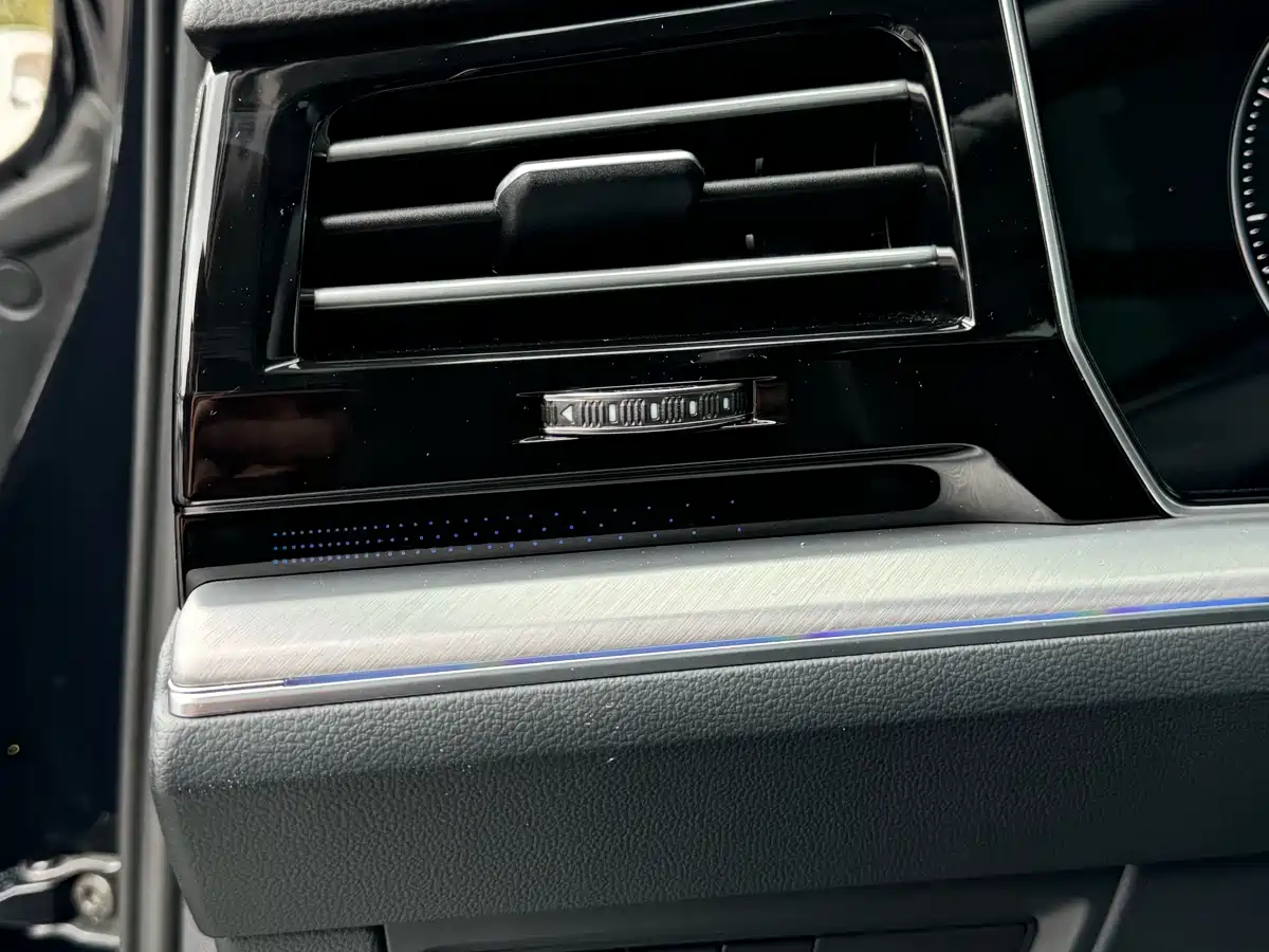 Volkswagen Touareg 2022 3.0TSI Rui Xiang Edition Gloss Black Sport Package фото 16