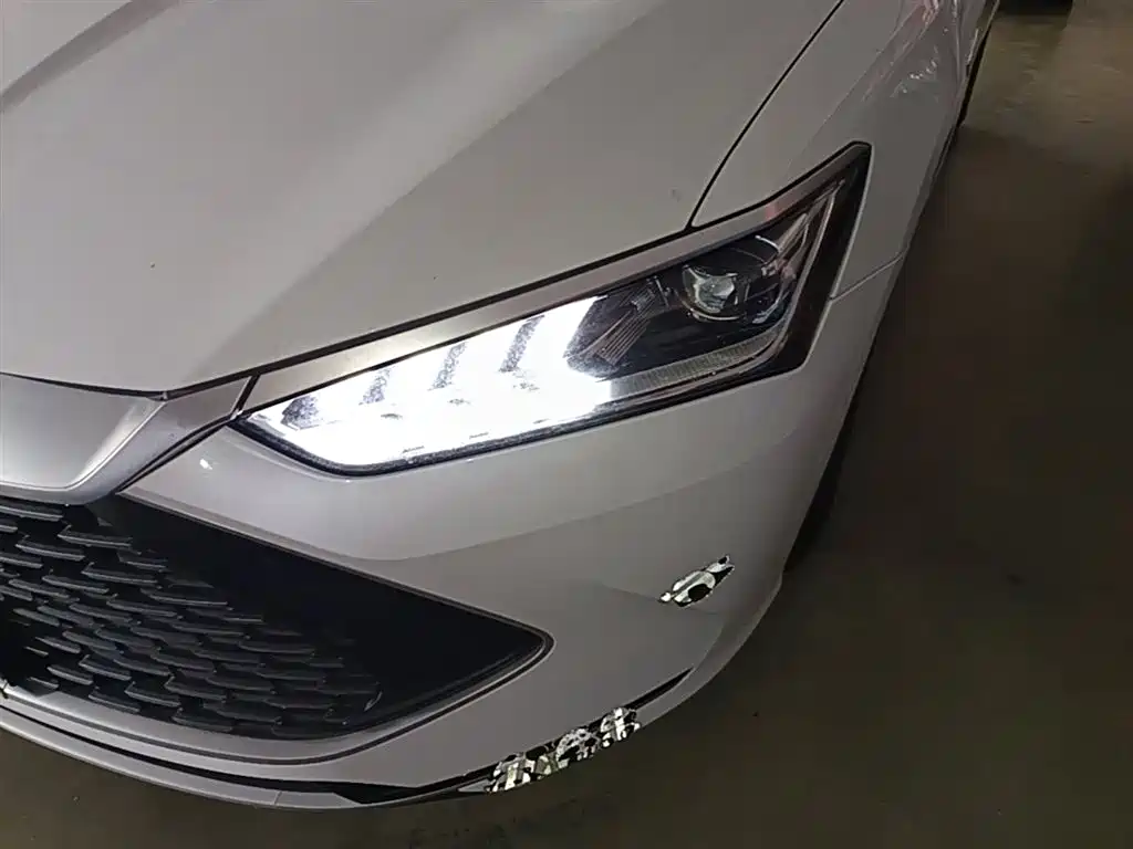 BYD Qin PLUS 2024 Glory Edition DM-i 55KM Leading фото 24