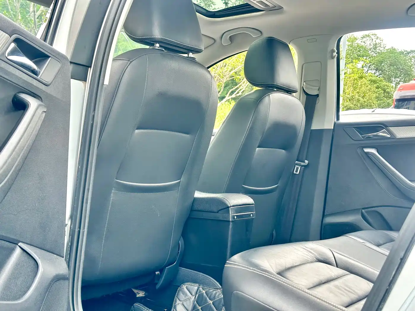 Volkswagen Jetta 2015 1.6L Automatic Luxury фото 32