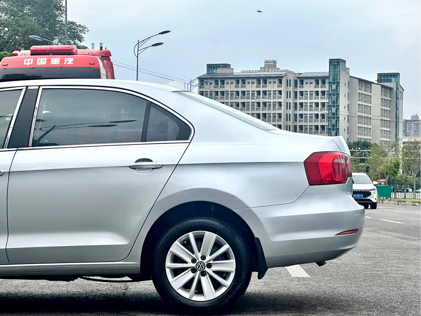 Volkswagen Jetta 2015 1.6L Automatic Luxury фото 12
