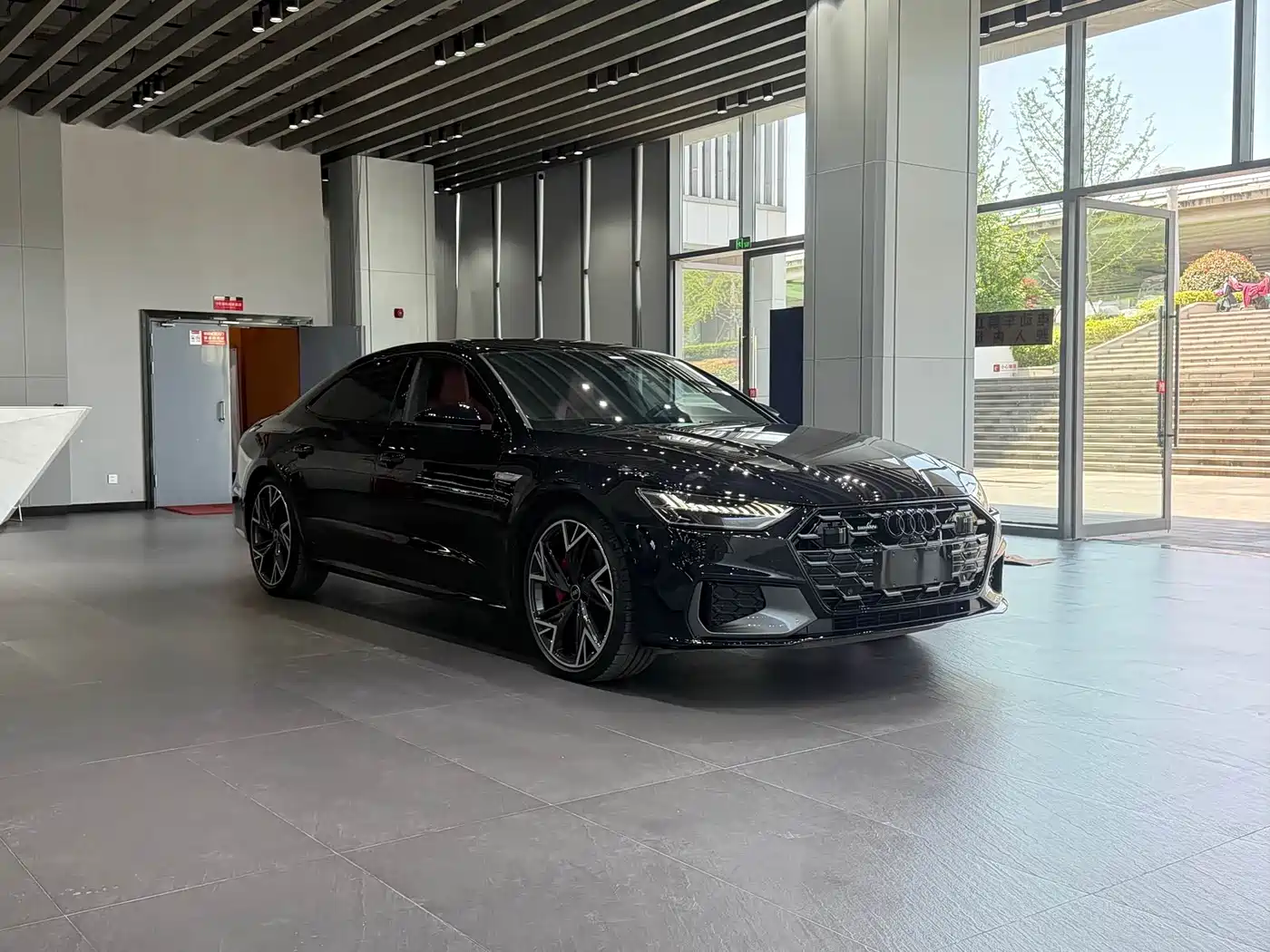 Audi A7L 2025 Model Year 45 TFSI quattro Black Knight Edition фото 3
