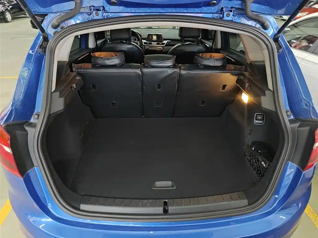 BMW 2 Series Touring 2018 218i Sport Line фото 19