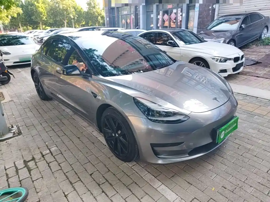 Фото 4 - Tesla Model 3
